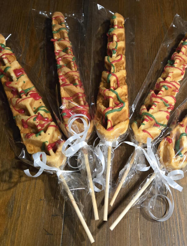 Gaufres sur bâton: 5$ chacun (Achat minimal de 12)